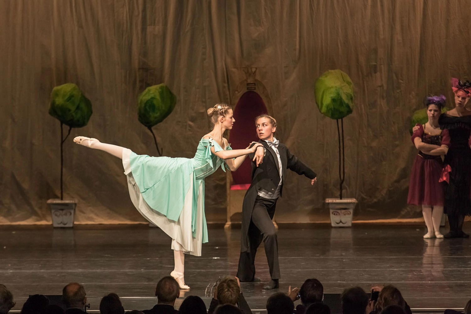 The Park - Ballettschule Neckarau - Mädchen tanzt
